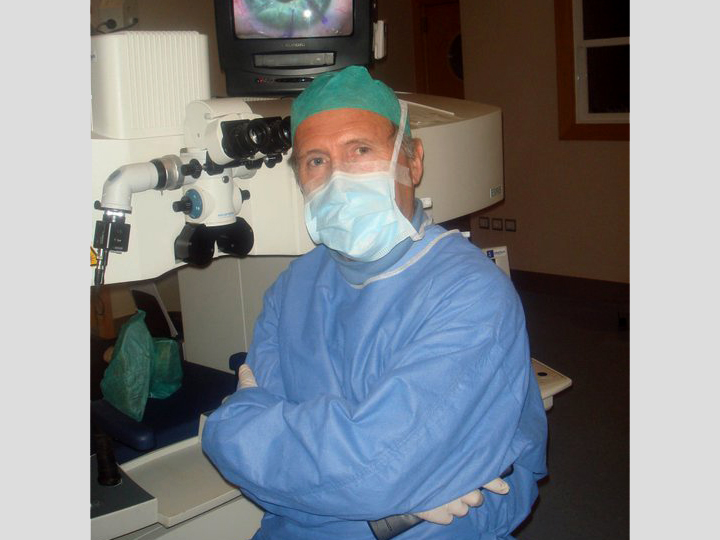 El Dr. Marcos en cirugía